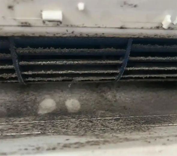 文峰空调吹的风有股烧焦味是怎么回事